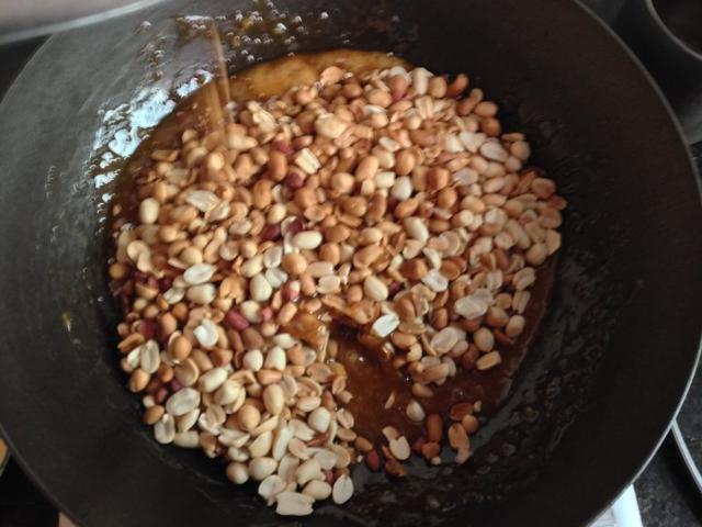 教你自制花生糖,简单“3步”就搞定,不用水只用糖,孩子抢着吃