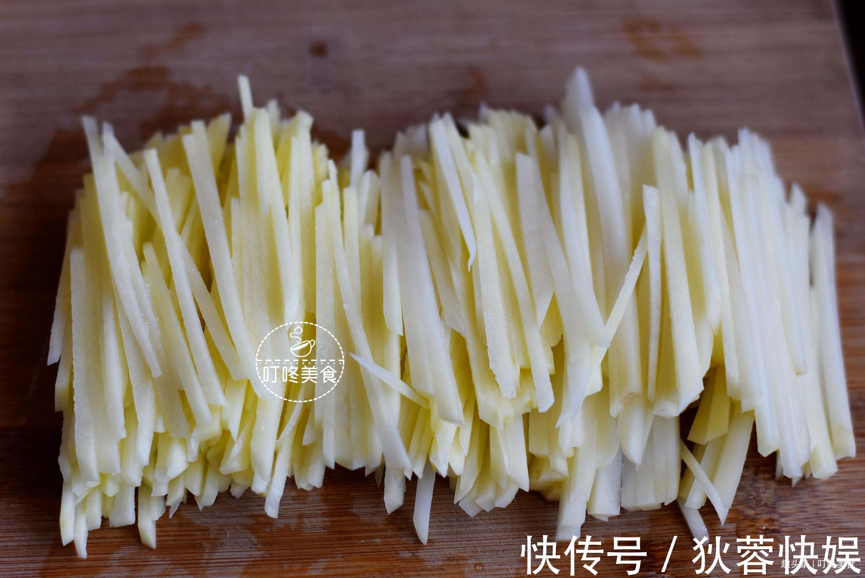 土豆丝别只会炒了，教你简单一焯一拌，清脆爽口，比炒的还好吃