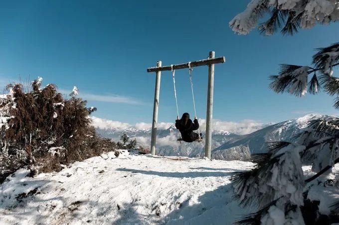 卧龙|成都冬季去哪儿玩？来冰雪秘境甘海子徒步看云海！