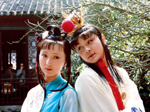 凤姐|为何说黛玉比宝钗更适合管家?你看她管丫头的手段,比宝钗强多了