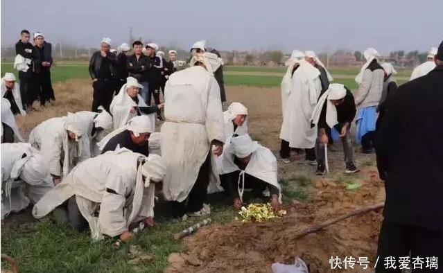 为何出殡那天要摔瓦盆?最适合摔瓦盆的人选是谁?万一没摔碎咋办