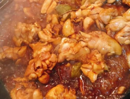炖鸡肉时,牢记“1泡2过油”,鸡肉鲜香入味越嚼越香,还无腥味