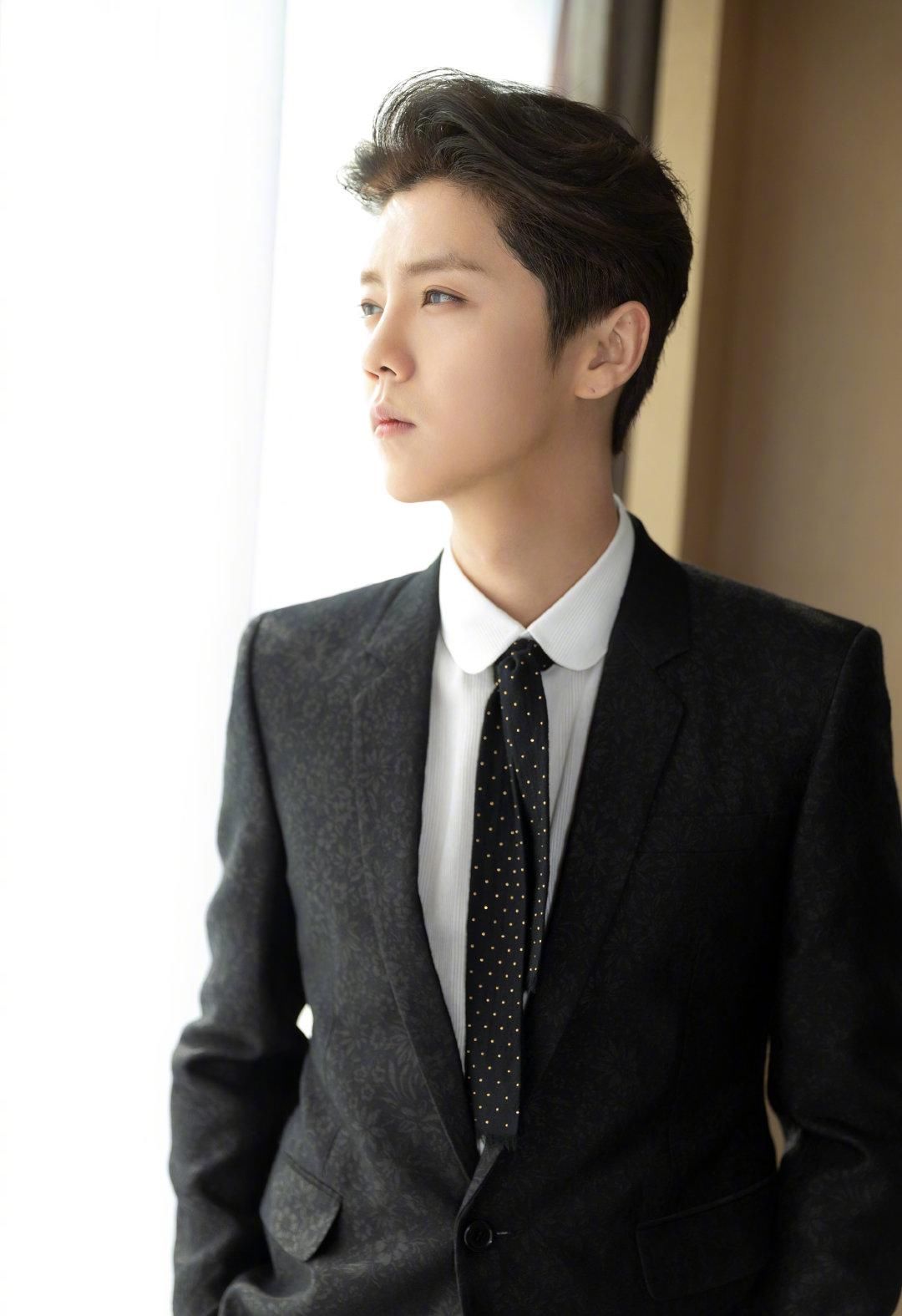 照片|欧阳娜娜摄影师火啦，杨幂和迪丽热巴的照片被网友质疑像游客照：摄影师滚！