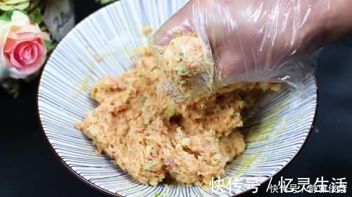 猪肉丸|炸肉丸子时,记住“这3个小技巧”,丸子酥香松软,久放也不变硬