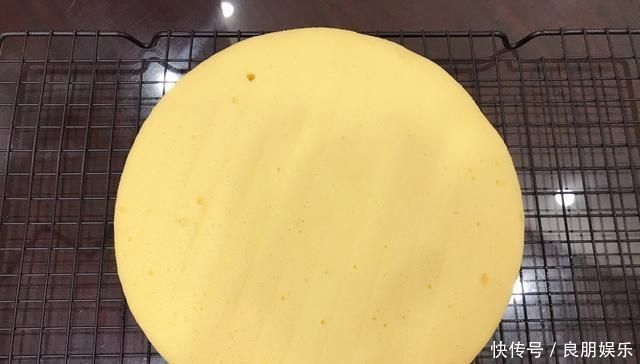 做电饭锅蛋糕,不需要加酵母,一样可以做出鲜香、软嫩的蛋糕