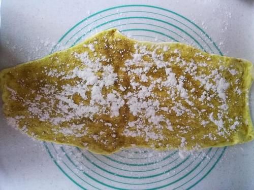 将面粉做成这种零食，简单几步就搞定了，成本低，味道好