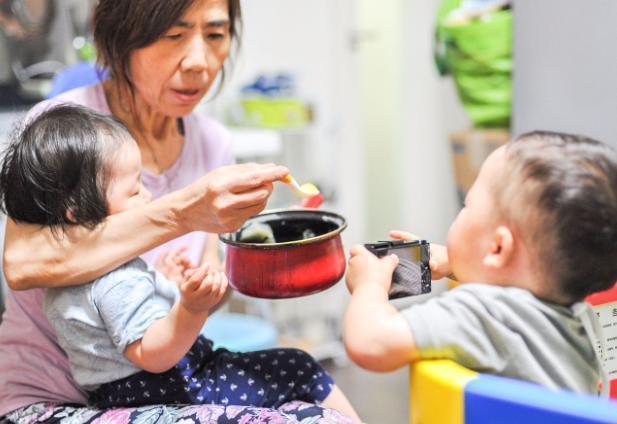 医生|吃一口等同于吃5个塑料袋，很多父母却还在给孩子吃，医生很无奈