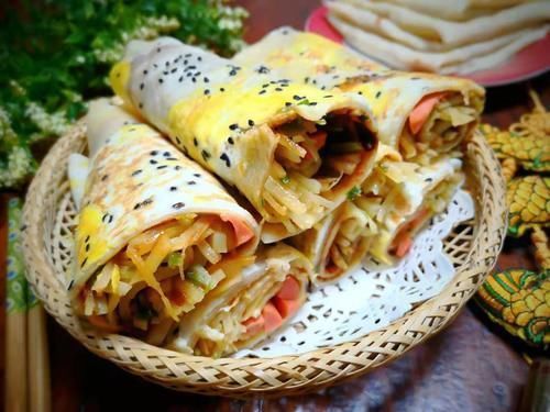 一日三餐|秋天，我家儿子超爱吃这早餐，一日三餐基本吃不了多少，一口一卷，几分钟上桌