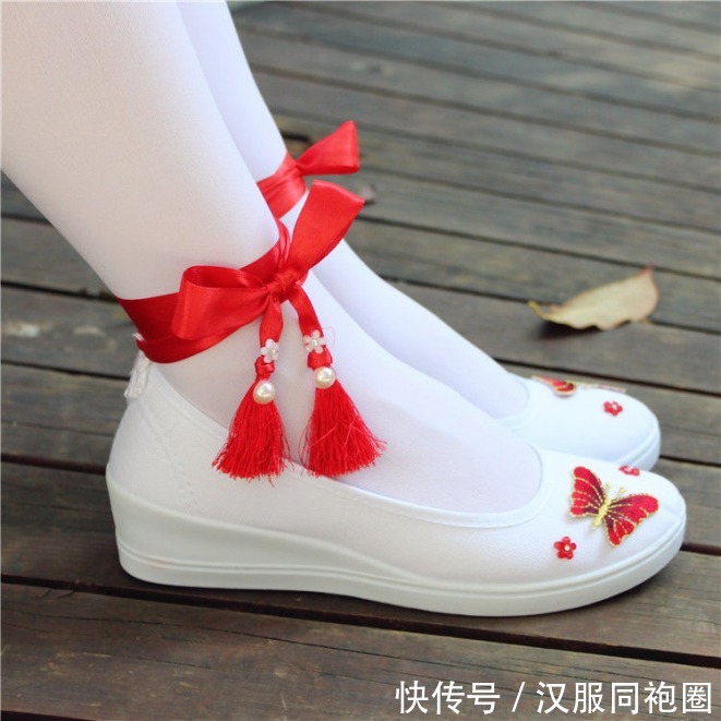 汉服|揭秘！穿汉服绣花鞋的时候，你会穿袜子吗？穿什么样的袜子呢？