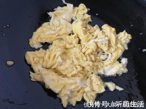 金针菇鸡蛋|脂肪最怕这“菜”,一周吃3次,刮油清肠,排出宿便,腰肢变细了