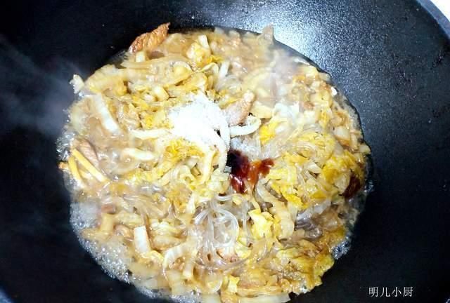 酸菜|一到冬天就馋这菜,荤素一锅出,酸爽开胃营养丰富,暖身身体棒