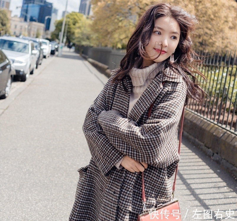 无与伦比|冬天里大衣尽量别配短裙,冻腿,瞧下图女人穿搭,美的无与伦比