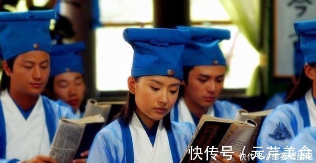 暮登天子堂|皇帝问状元哪里人，状元不假思索说出四个字，结果直接凉了！