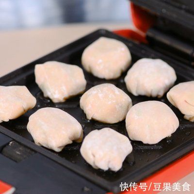 5种食材精心搭配，我要吹爆这款鸡蛋火腿煎包