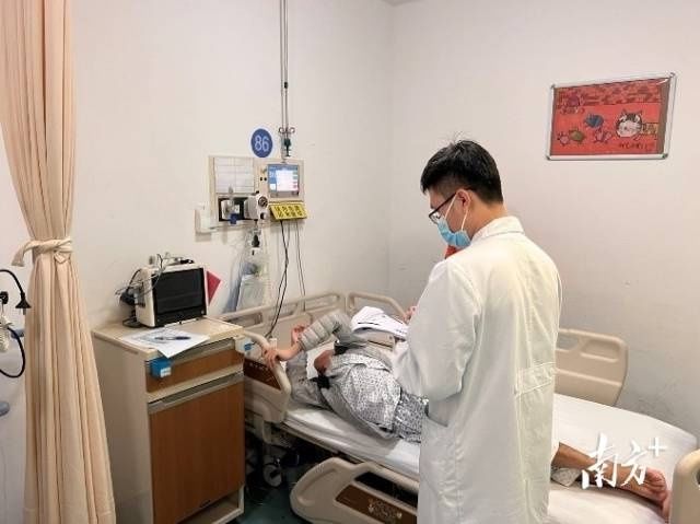 深圳|深圳首针成人“诺西那生钠”：一针直降60万元