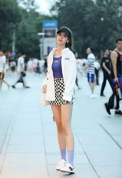 气质 打底裤精致之余又不失韵味,让你充满潇洒帅气的活力