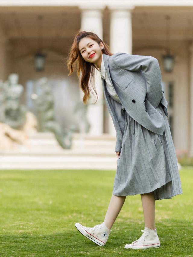 衣橱|气质女神衣橱里必备的衣服款式,西服和连衣裙,不光百搭还高级