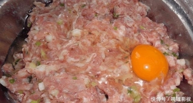怎样给肉馅去腥最正确？厨师长告诉你，掌握这3点，肉馅鲜香可口