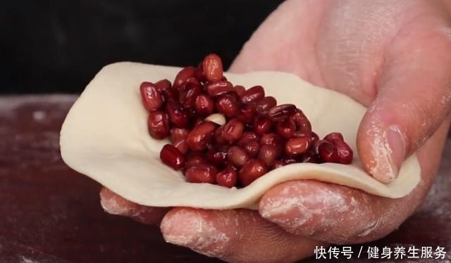 红豆加面粉原来这么好吃,吃过之后再也不煲汤熬粥了,松软又好吃