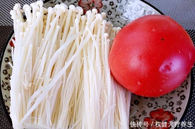 金针菇里加1个番茄，我家一周吃6次，做法简单，比吃肉还过瘾