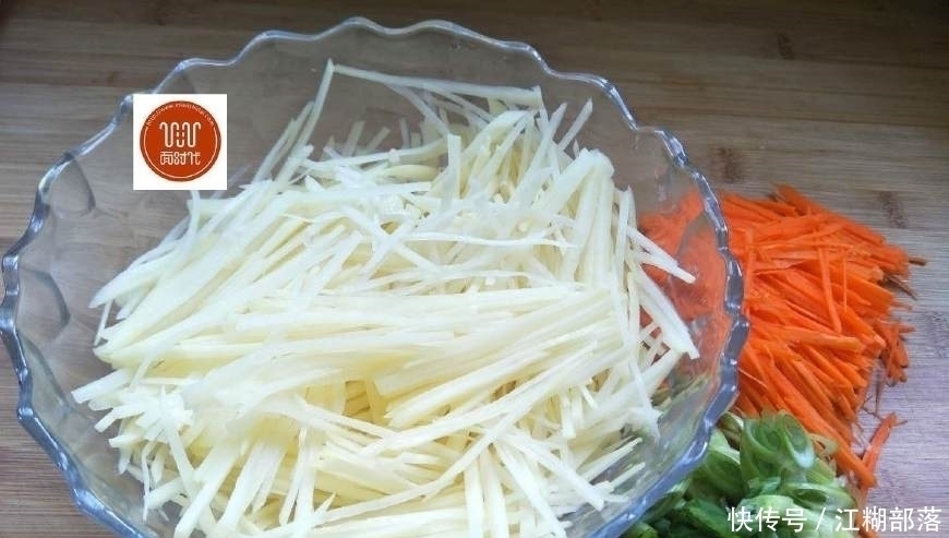 试试|饺子皮还在包饺子吗试试这样做,省时省力,比饺子简单还好吃