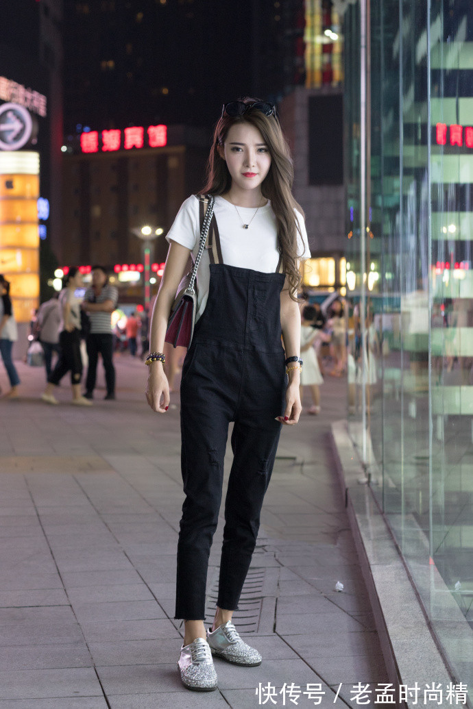 街拍|重庆街拍,高颜值好身材的美女,怎么搭配都好看!