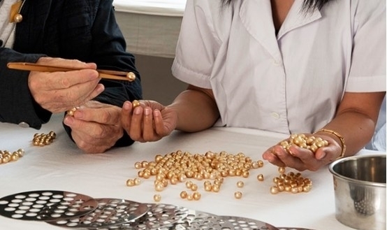 珍珠|7旬老人不退休,帶著“神器”登上央視,網(wǎng)友:技能太厲害了