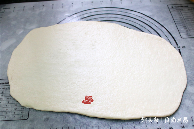 首次做这款花卷，新手也能快速学会，表面蓬松柔软，底部香酥脆口