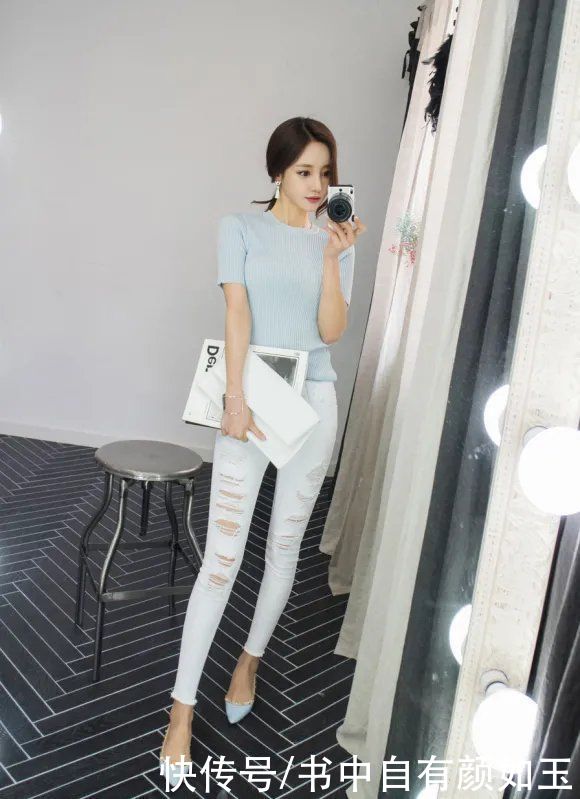 美图欣赏:孙允珠,海芋浅色俏皮弹力螺纹短袖衫