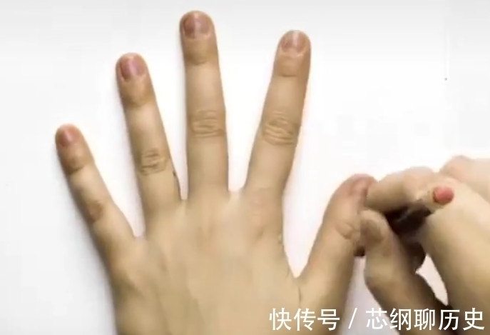 3d$美术生画3d手指,本以为是青铜,成品出来:神仙画画?