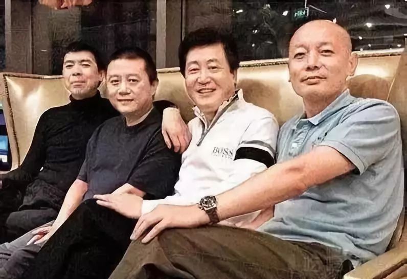 世人|王朔:人生这场戏我演砸了!王朔笑世人更笑自己,他至今孤身一人