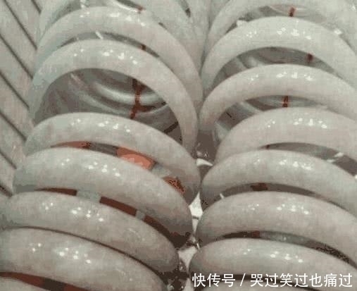 大街|大街上摆摊卖的10元手镯都是从哪来的说出来你不相信