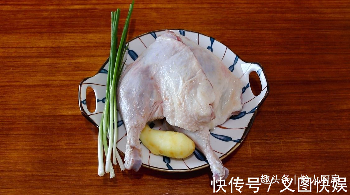 回家|7元买了两只鸭腿,回家简单做了一盘酱鸭腿,比卖的好吃多了