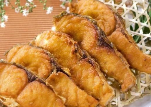 炸鱼块时,不要用淀粉或面粉了,换成“它”,鱼块外酥里嫩更美味