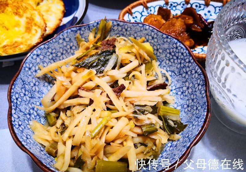 公公来家里住,媳妇做的早餐,在朋友圈火了,网友:太寒酸,抠门