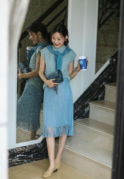 穿搭 见过世面的女人，穿针织衫从不“将就”，这些搭配高级精致又温柔