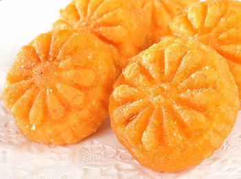 南瓜饼的家常做法,口感软糯香甜,简单易学,早餐给孩子吃