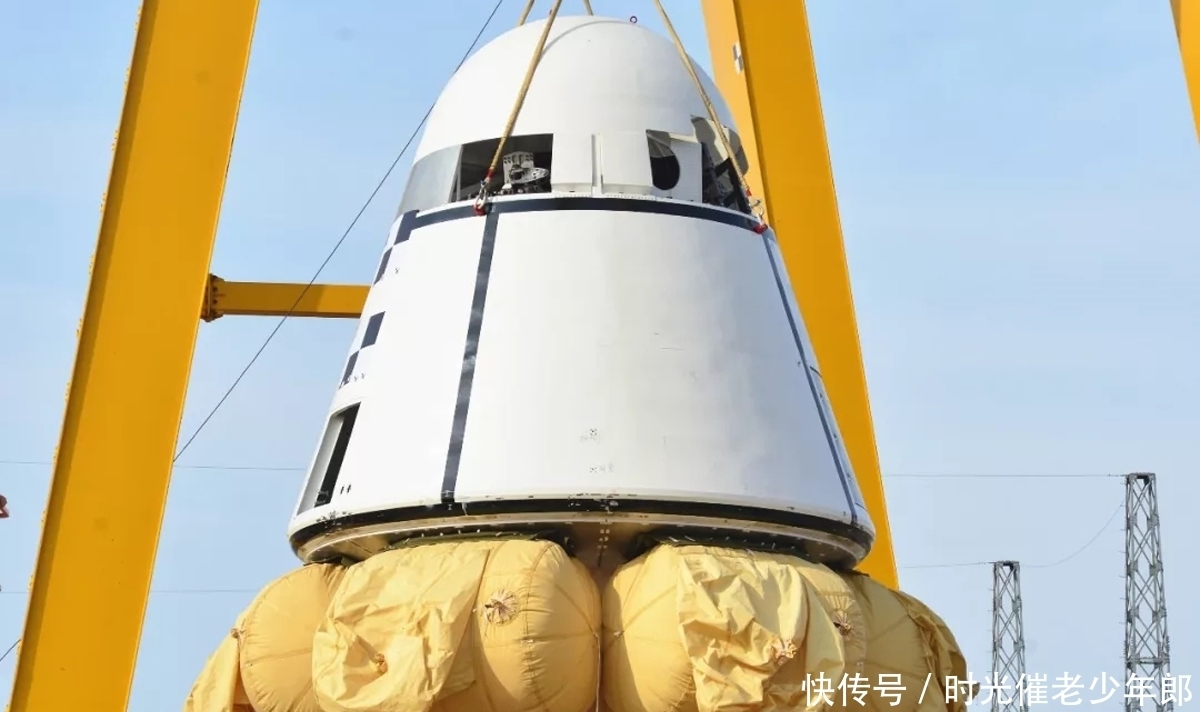 携嫦娥五号大胜之威,航天员何时登月?双重防护载人登月舱亮相