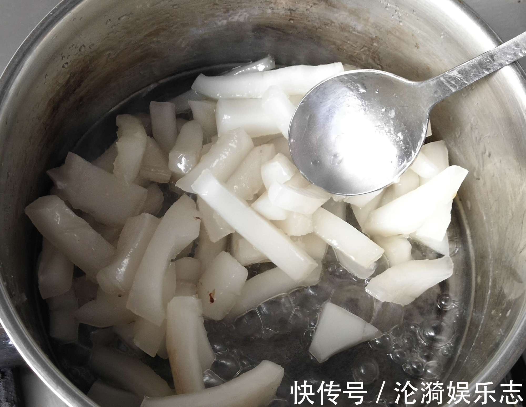 汁水|它是“維C之王”，皮膚黑要多吃，抑制黑色素形成，扔掉太可惜