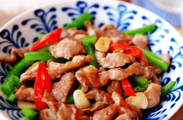 不管炒什么瘦肉，都别着急下锅炒，学会正确做法，肉软嫩不柴，香