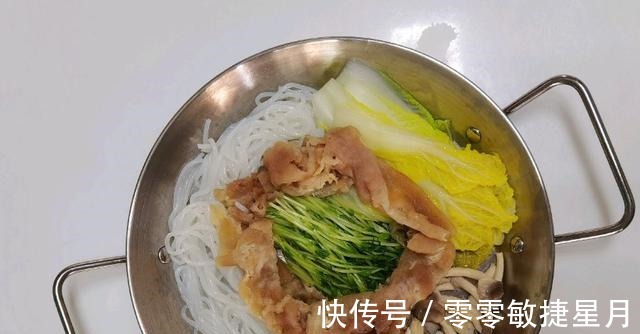 肥牛鱼片配酸汤，营养又暖心！再放一些面条，真是超级美味！