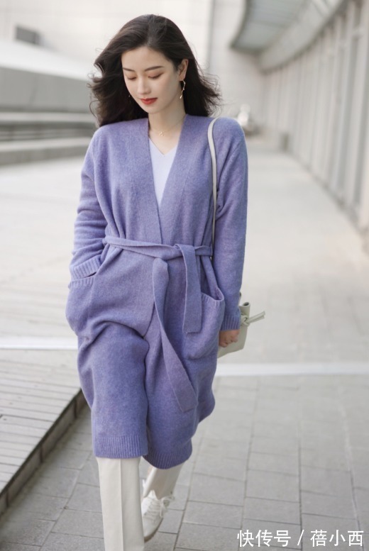 大长腿 40岁女人选裤子“穿白不穿黑”,借鉴这一组搭配要点,优雅又体面