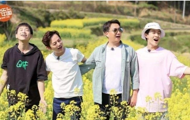 《向往4》海报正式官宣,原班人马回归,飞行嘉宾阵容太强大