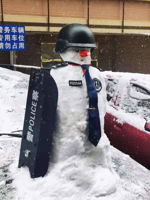 堆雪人|警营里的堆雪人大赛