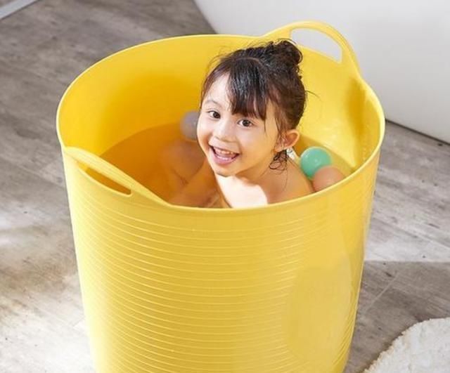 澡盆|4岁男孩一洗澡就哭,医生也检查不出毛病,奶奶吞吞吐吐说出实情