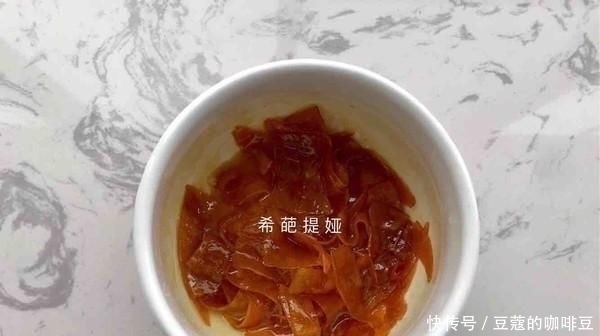 嗓子痒总想咳嗽的人,拿它当零食吃,化痰液润喉咙,不懂可惜了