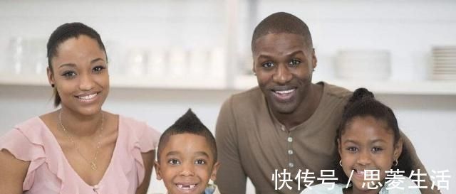 父母|如果不想让孩子毁在家长手中，记得，千万别当着孩子的面做这些