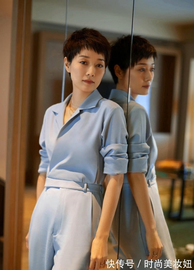 半身裙|马伊琍真有时尚触觉的,卫衣+半身裙优雅洋气,鸳鸯鞋真时髦