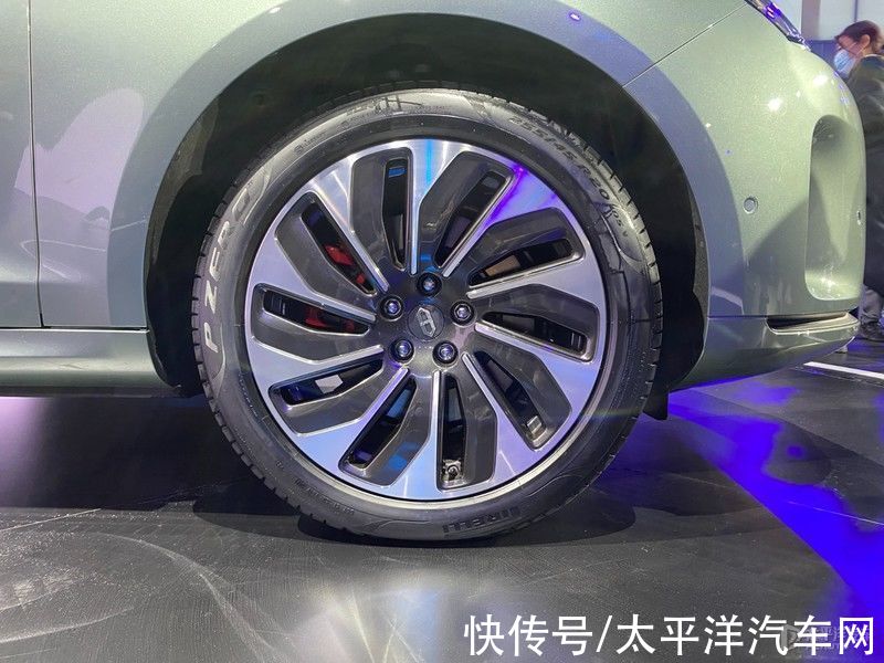 续航|华为放猛料了！赛力斯发布中型豪华SUV，预售25万起/续航超1000km