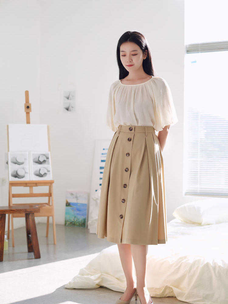 气质感|夏季基础款也能穿出高级感,衬衫配半身裙简单时髦,还能提升气质